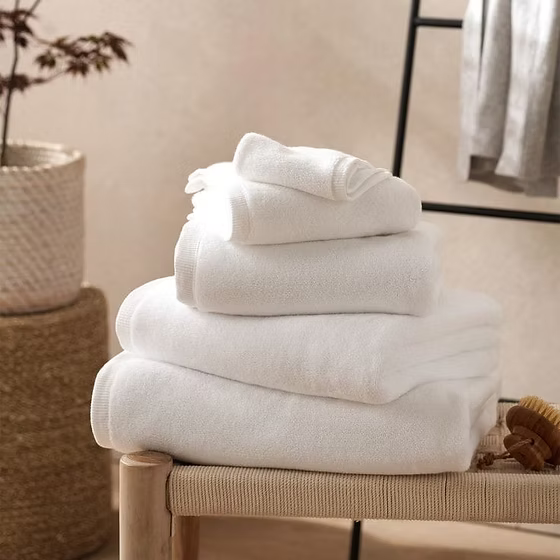 Cotton Terry Towel (4 PC Set)  طقم مناشف أبيض مكوّن من ٤ قطع من قطن تيري المصري النقي
